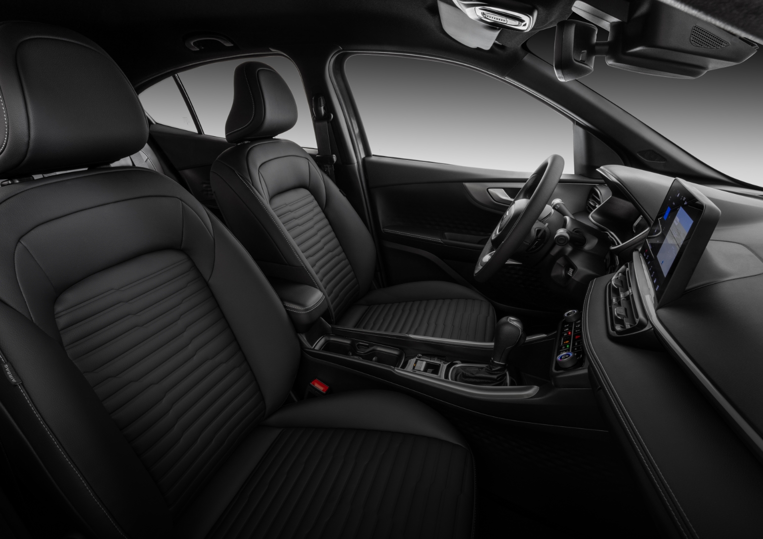 Interior do Fiat Fastback com bancos com revestimento premium.