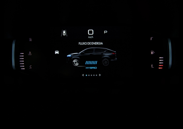 Painel digital de 7” do Fastback, que mostra informações como velocidade, temperatura externa e indicação de permanência em faixa.